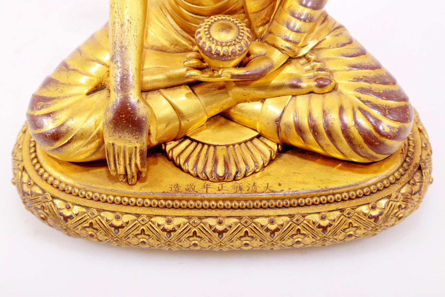 A majestic gilt bronze statue of Sakyamuni