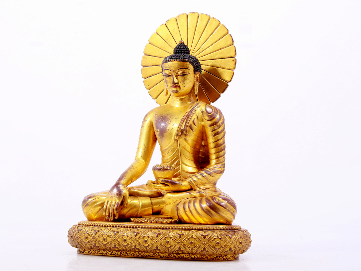 A majestic gilt bronze statue of Sakyamuni