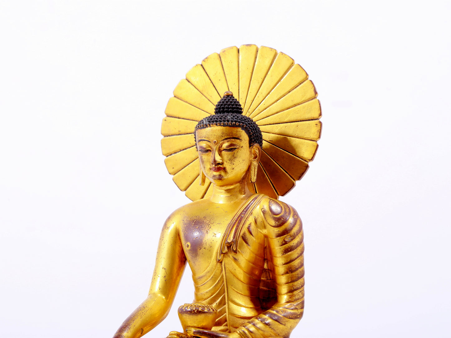 A majestic gilt bronze statue of Sakyamuni