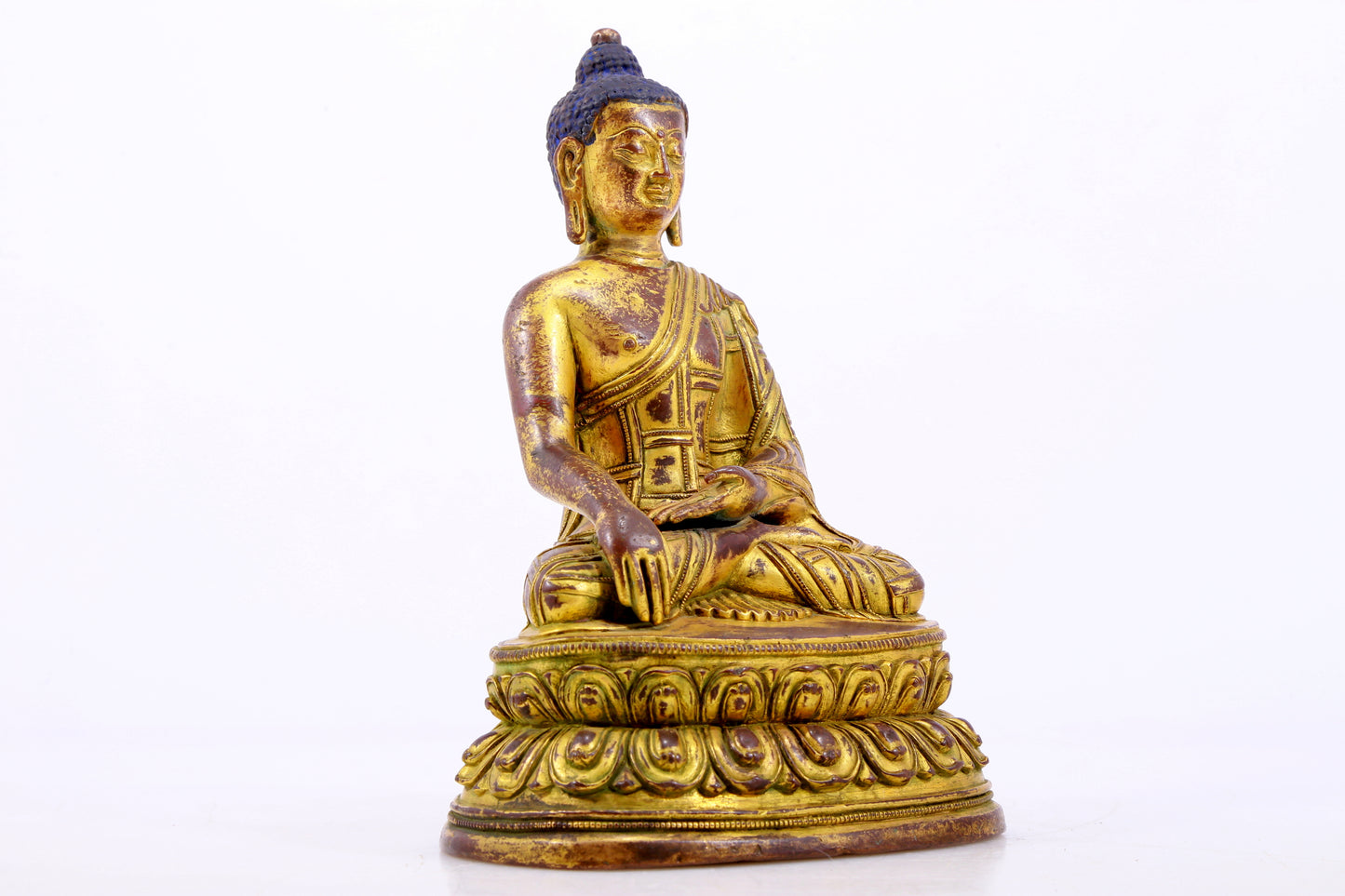 A majestic gilt bronze statue of Sakyamuni