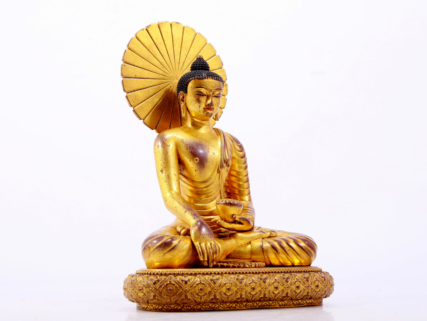 A majestic gilt bronze statue of Sakyamuni