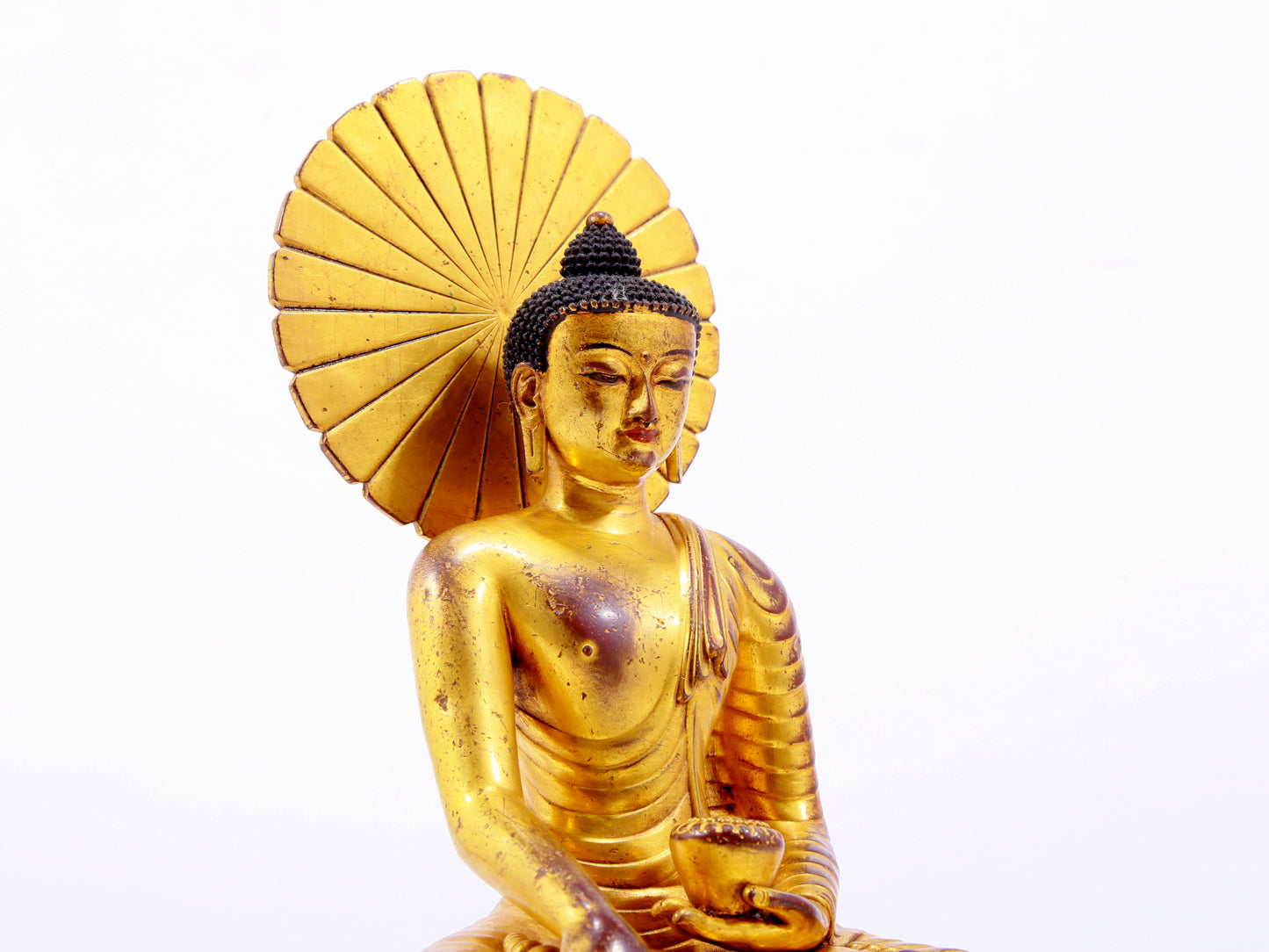 A majestic gilt bronze statue of Sakyamuni