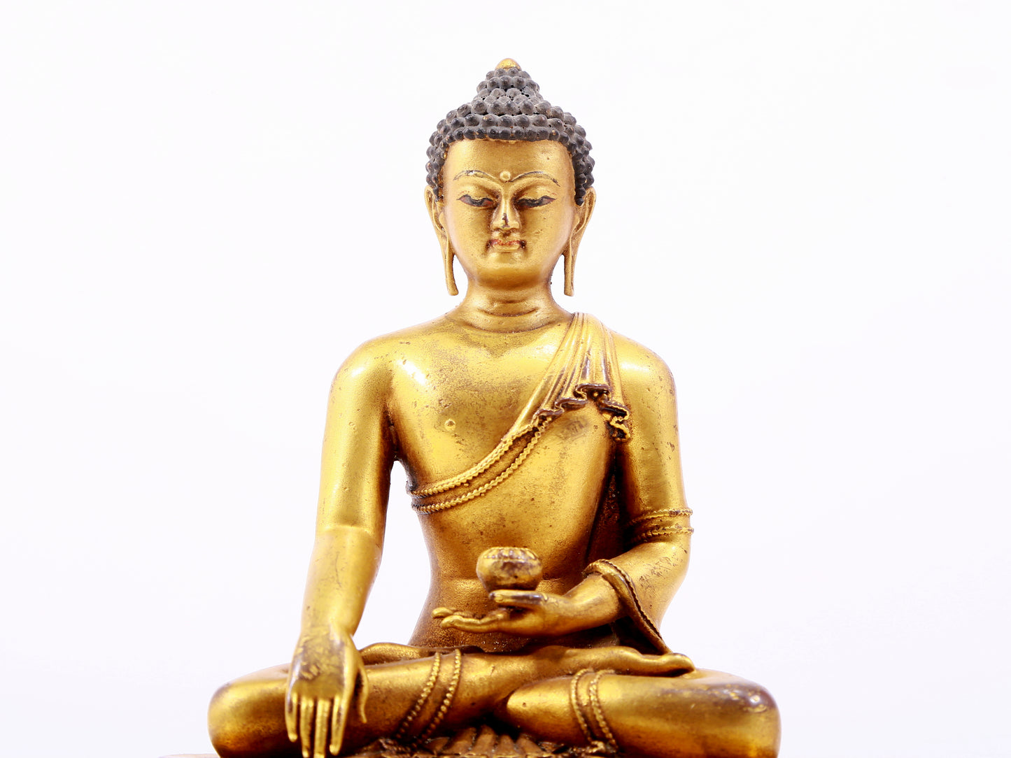 A majestic gilt bronze statue of Sakyamuni