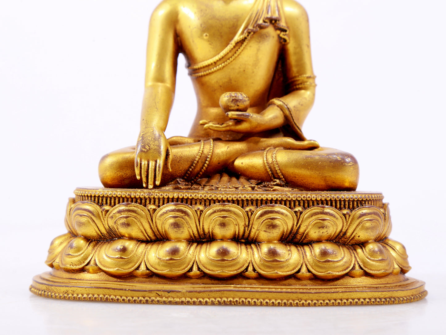 A majestic gilt bronze statue of Sakyamuni