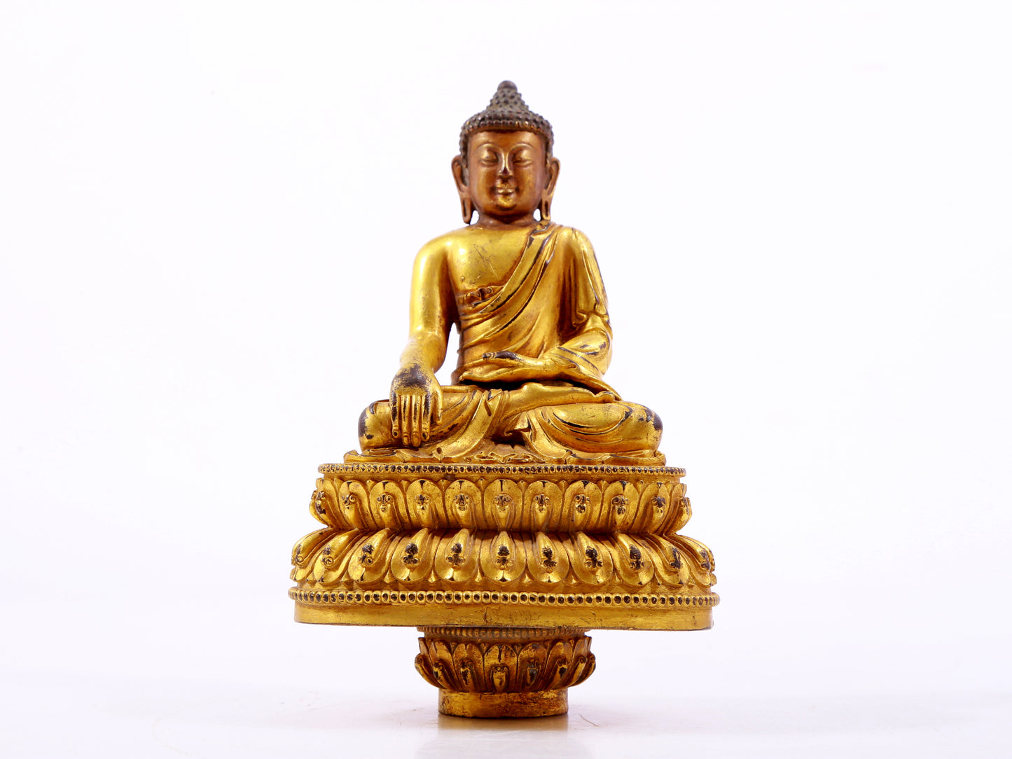 A majestic gilt bronze statue of Sakyamuni