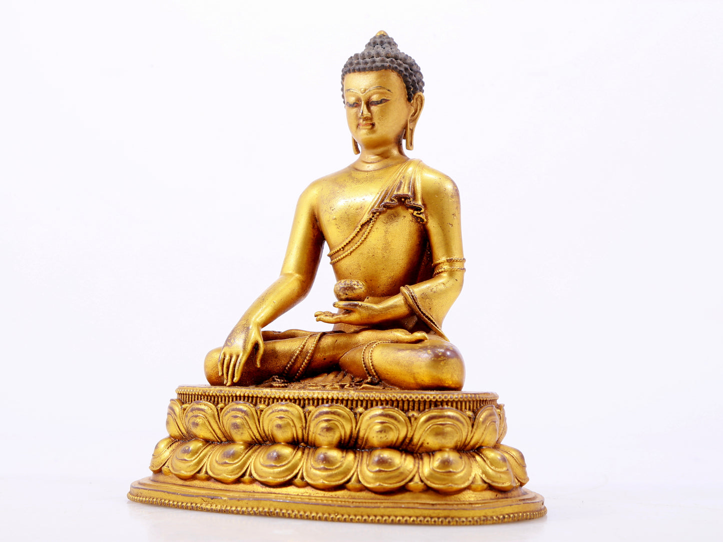 A majestic gilt bronze statue of Sakyamuni