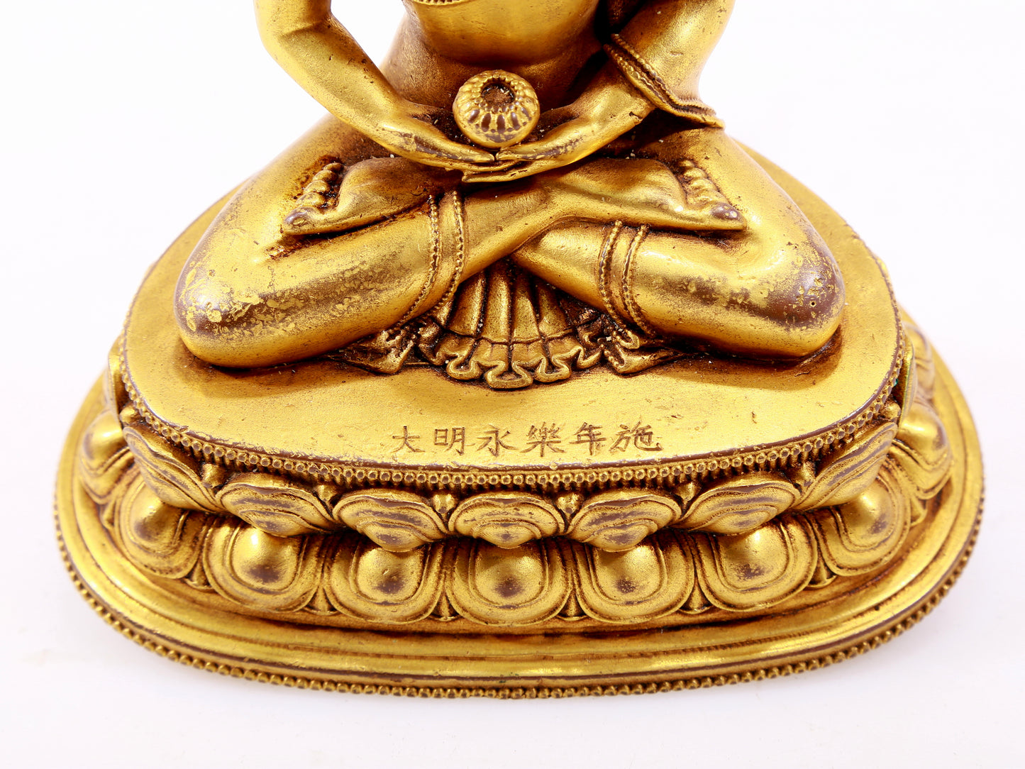 A majestic gilt bronze statue of Sakyamuni