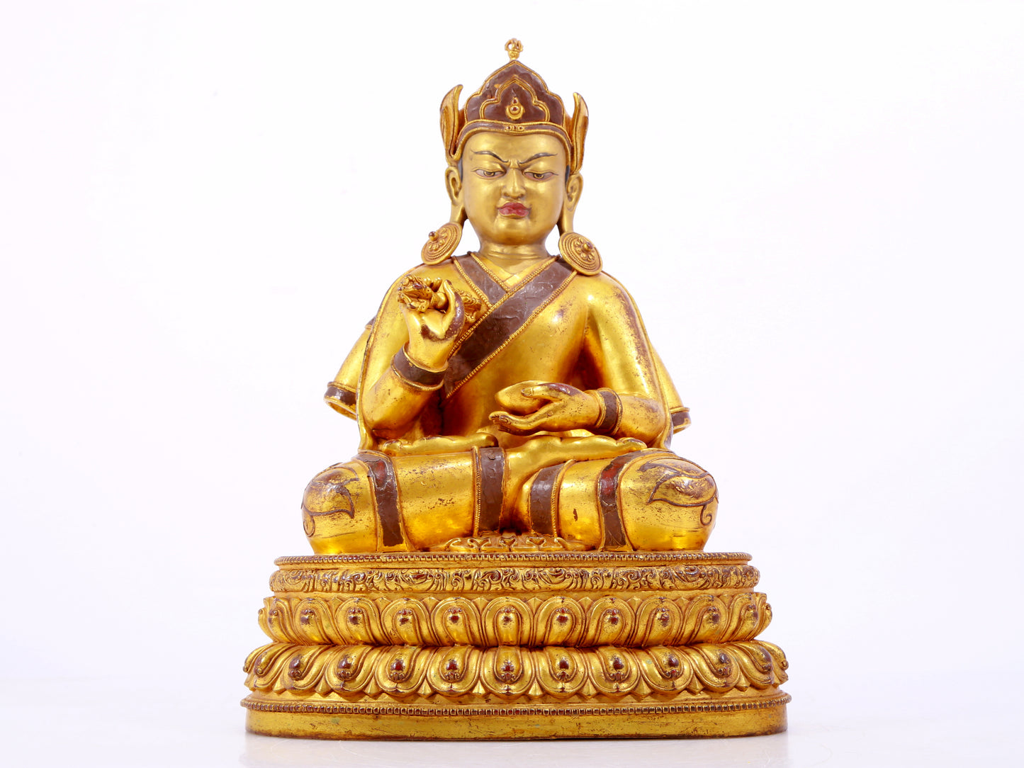 A solemn gilt bronze statue of Bodhisattva