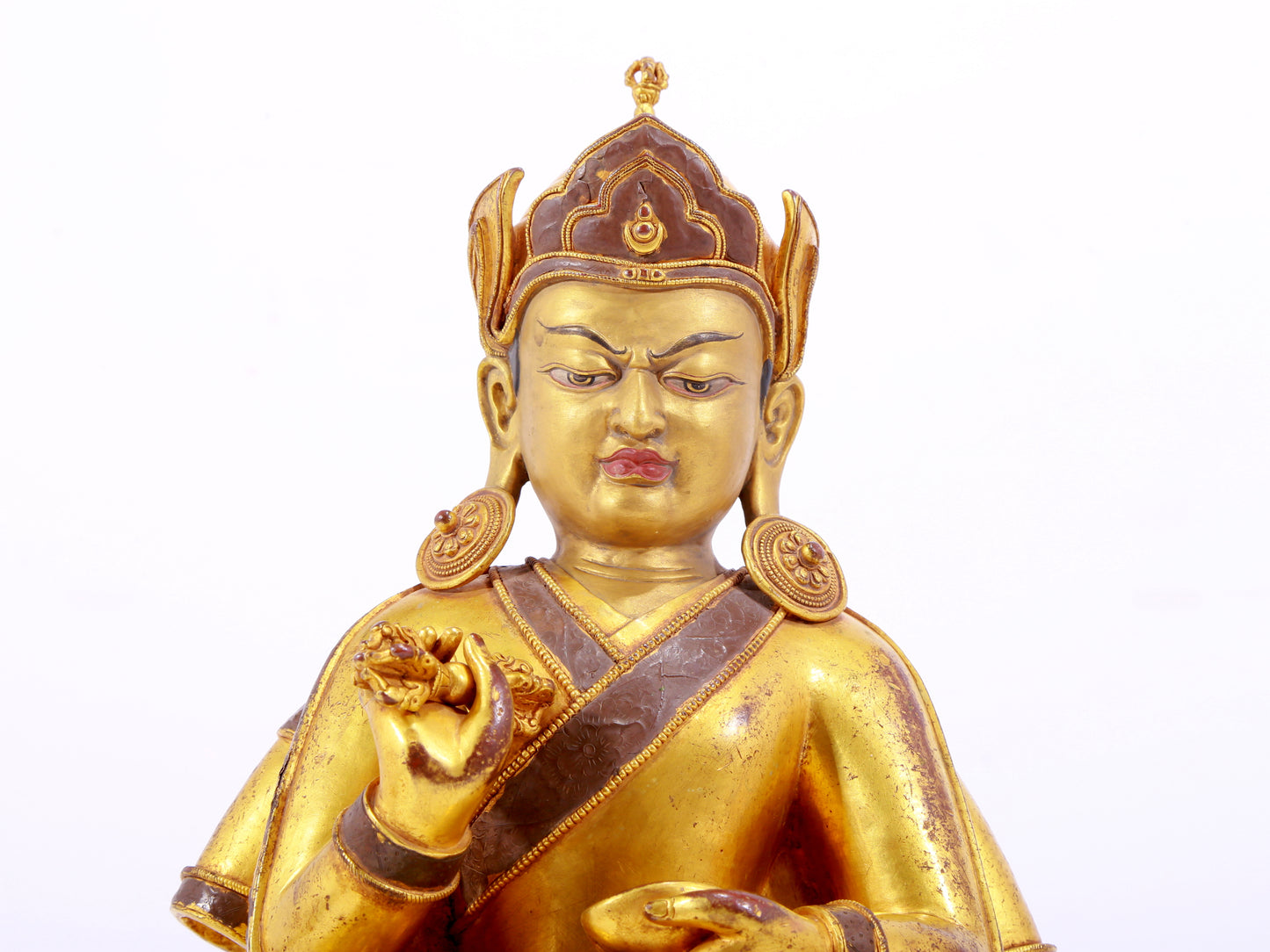 A solemn gilt bronze statue of Bodhisattva