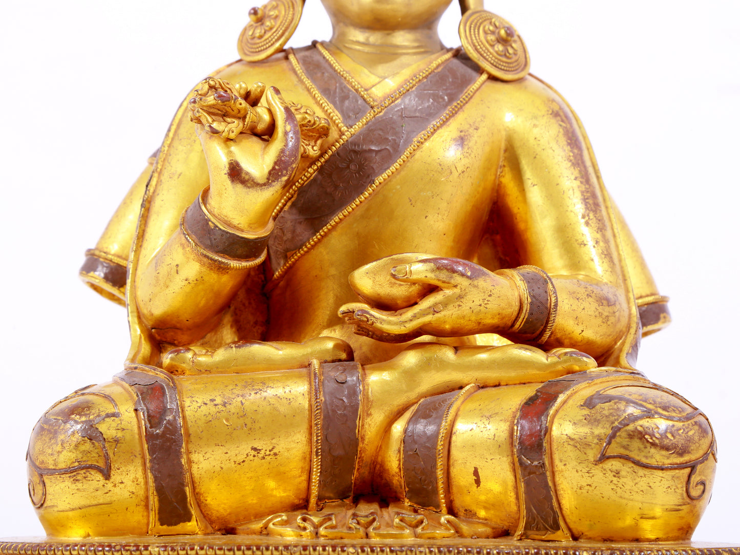 A solemn gilt bronze statue of Bodhisattva