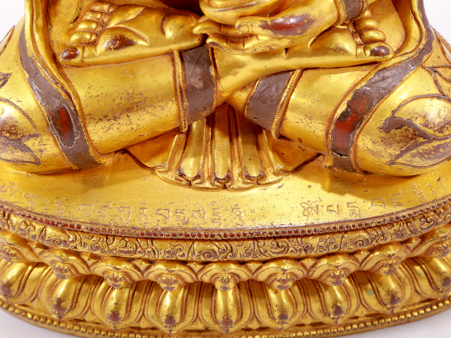 A solemn gilt bronze statue of Bodhisattva