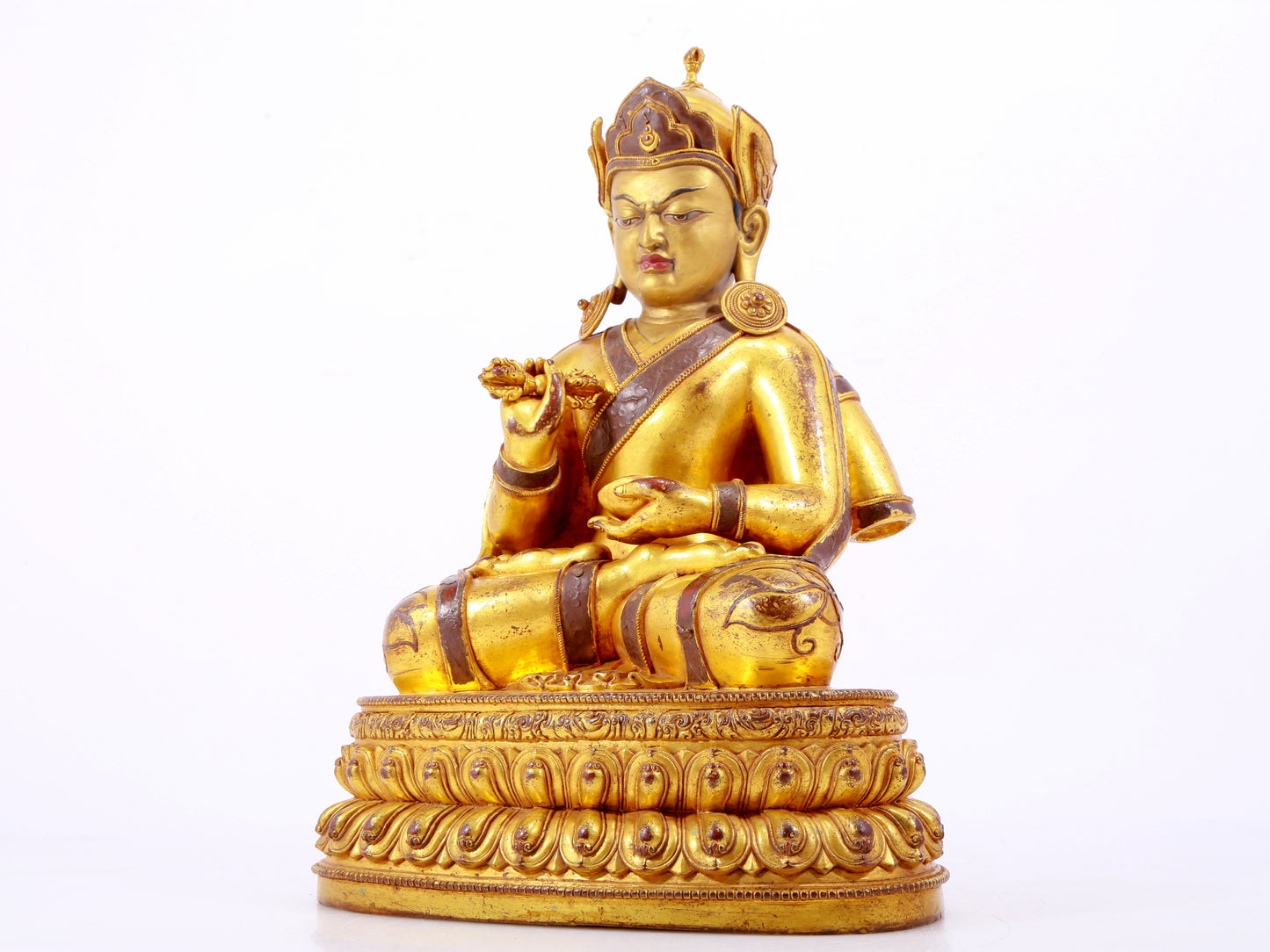 A solemn gilt bronze statue of Bodhisattva