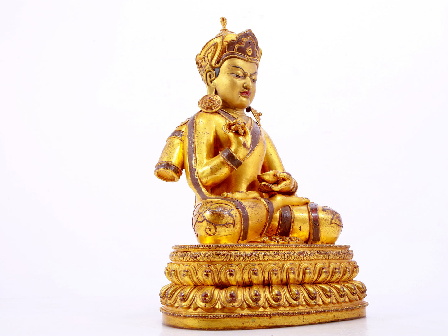 A solemn gilt bronze statue of Bodhisattva