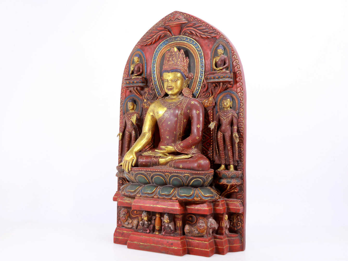 A solemn gilt bronze statue of Bodhisattva