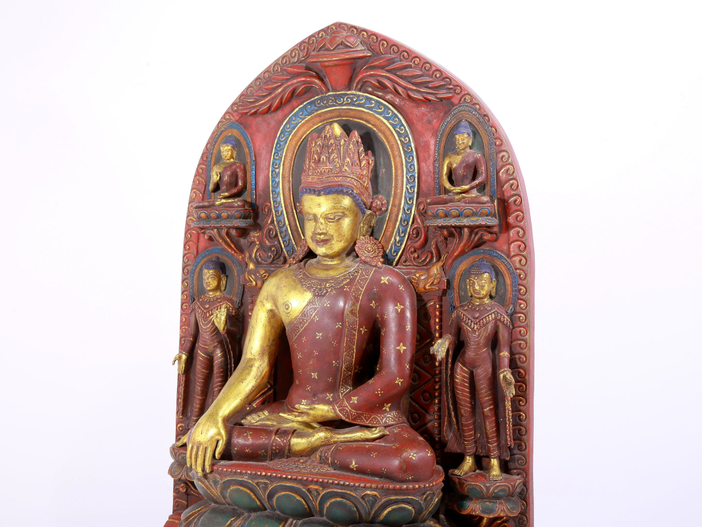 A solemn gilt bronze statue of Bodhisattva