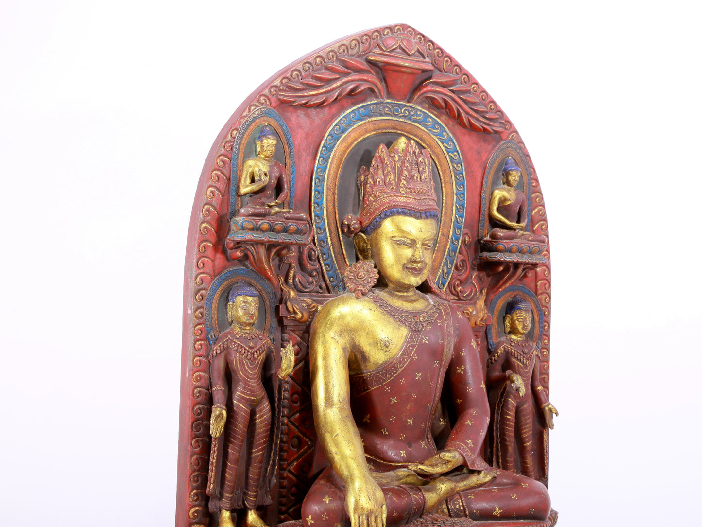 A solemn gilt bronze statue of Bodhisattva