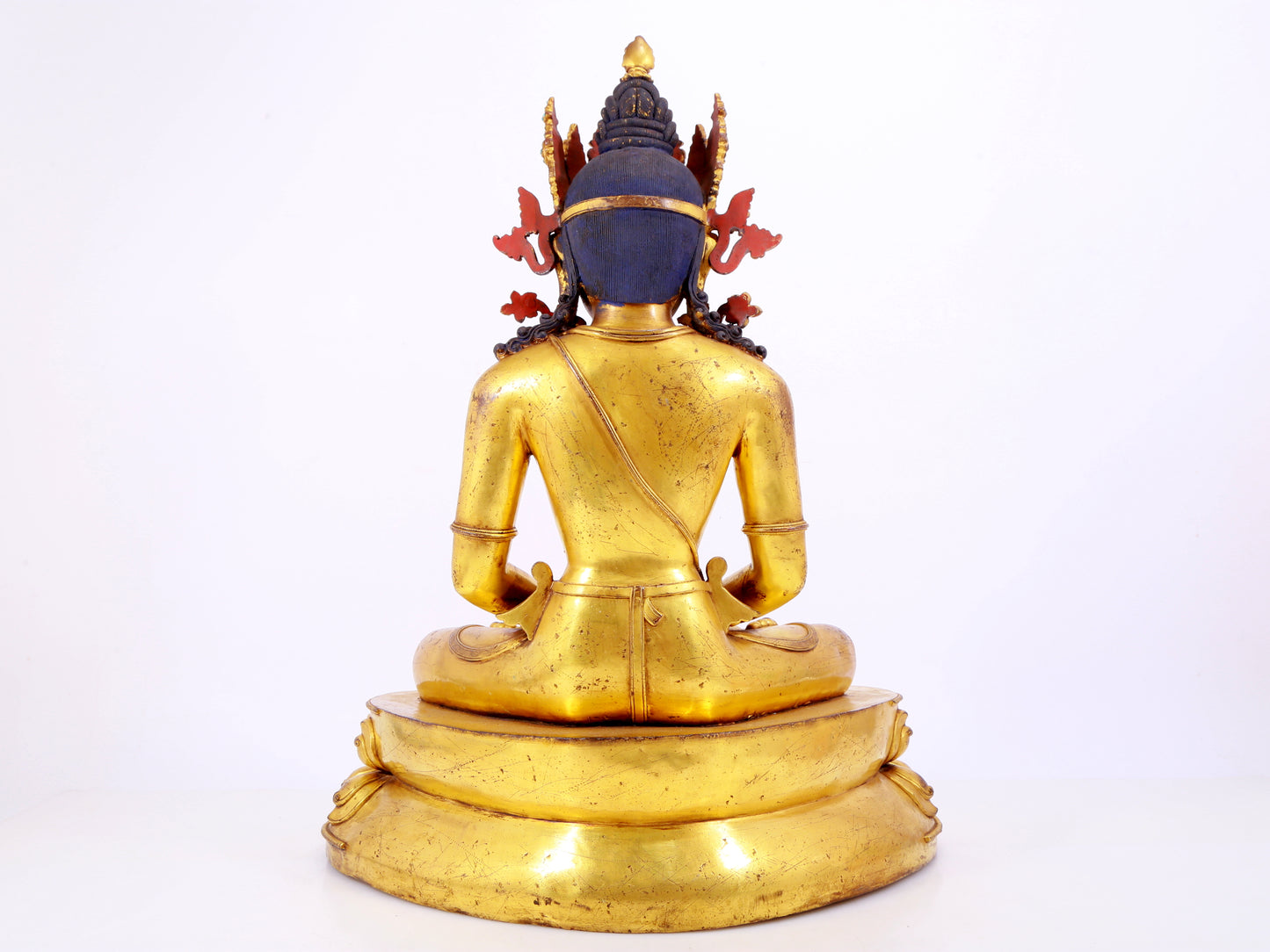 A solemn gilt bronze statue of Amitayus Buddha inlaid with hundreds of treasures