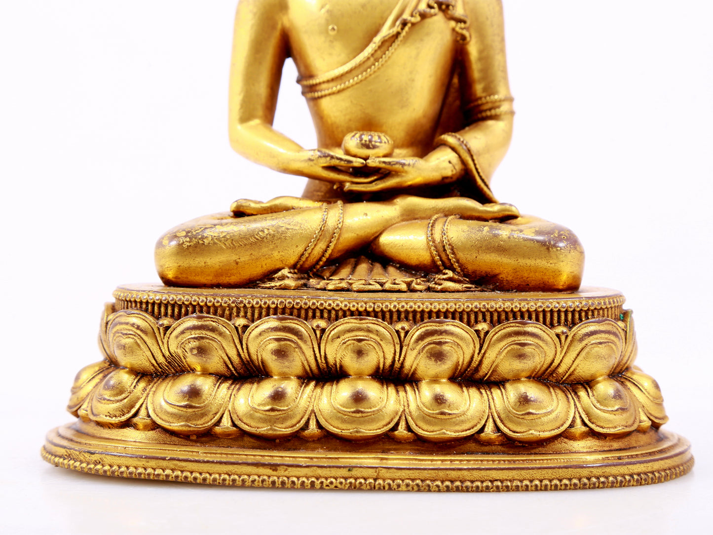 A majestic gilt bronze statue of Sakyamuni