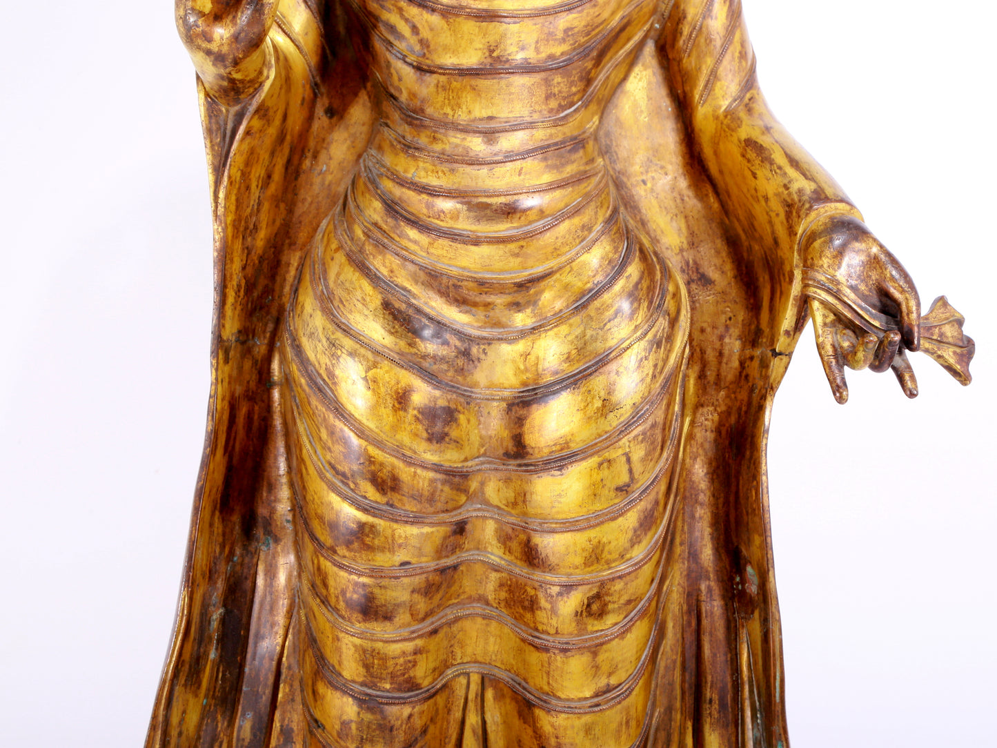 A majestic gilt bronze statue of Sakyamuni