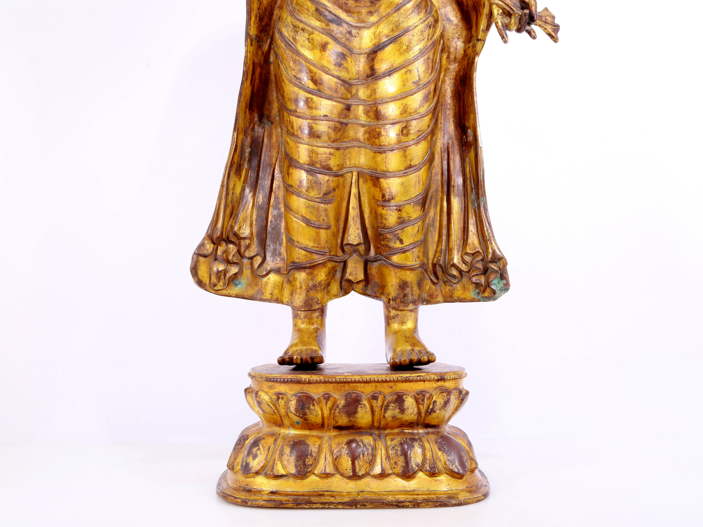 A majestic gilt bronze statue of Sakyamuni