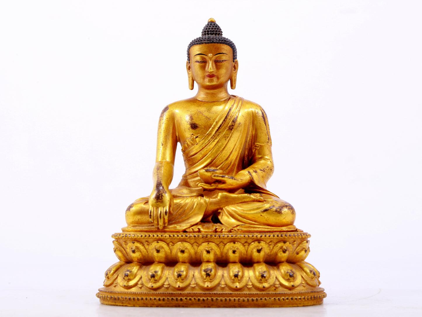 A majestic gilt bronze statue of Sakyamuni