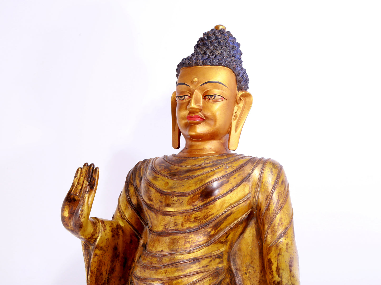 A majestic gilt bronze statue of Sakyamuni