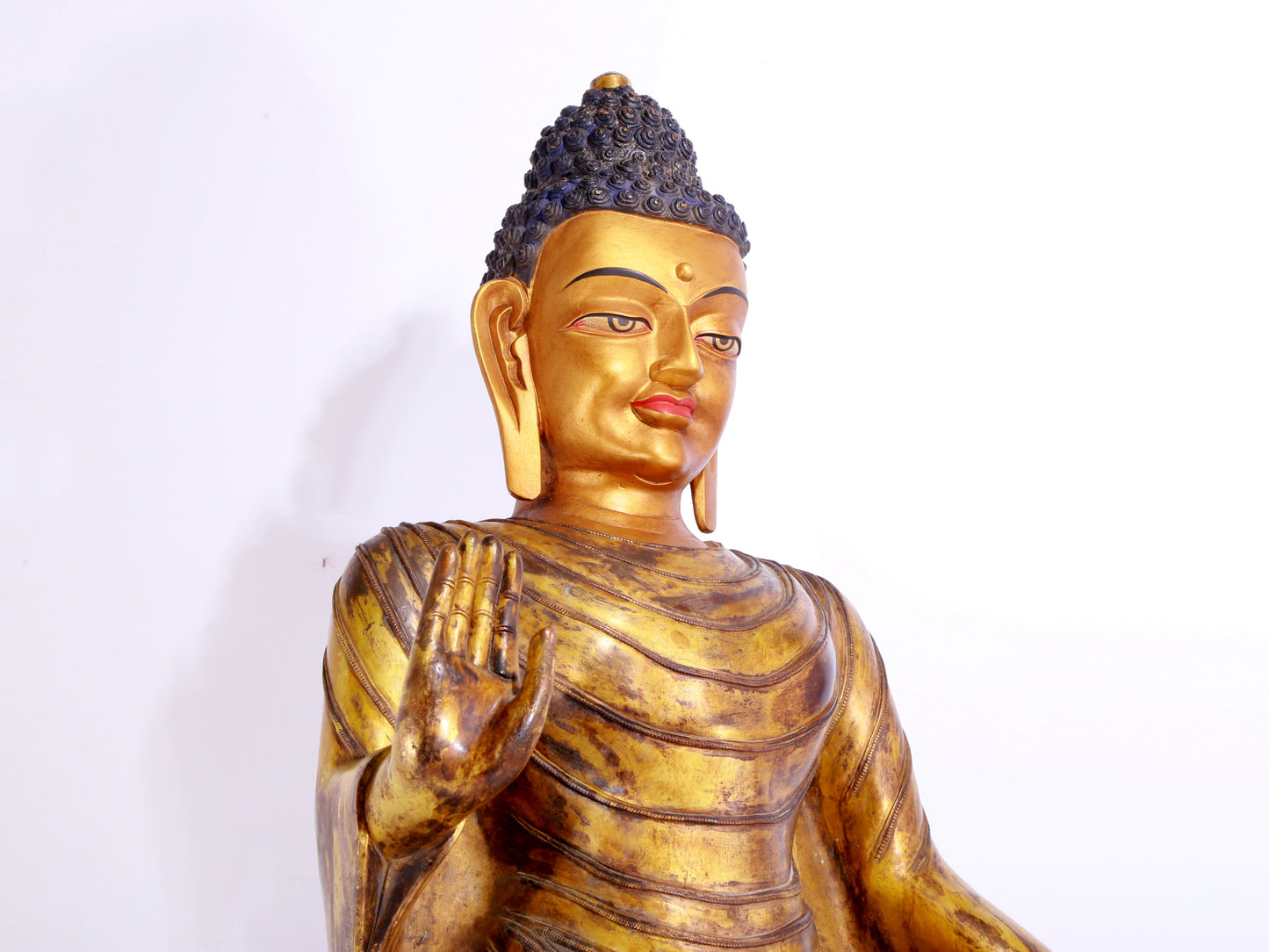 A majestic gilt bronze statue of Sakyamuni