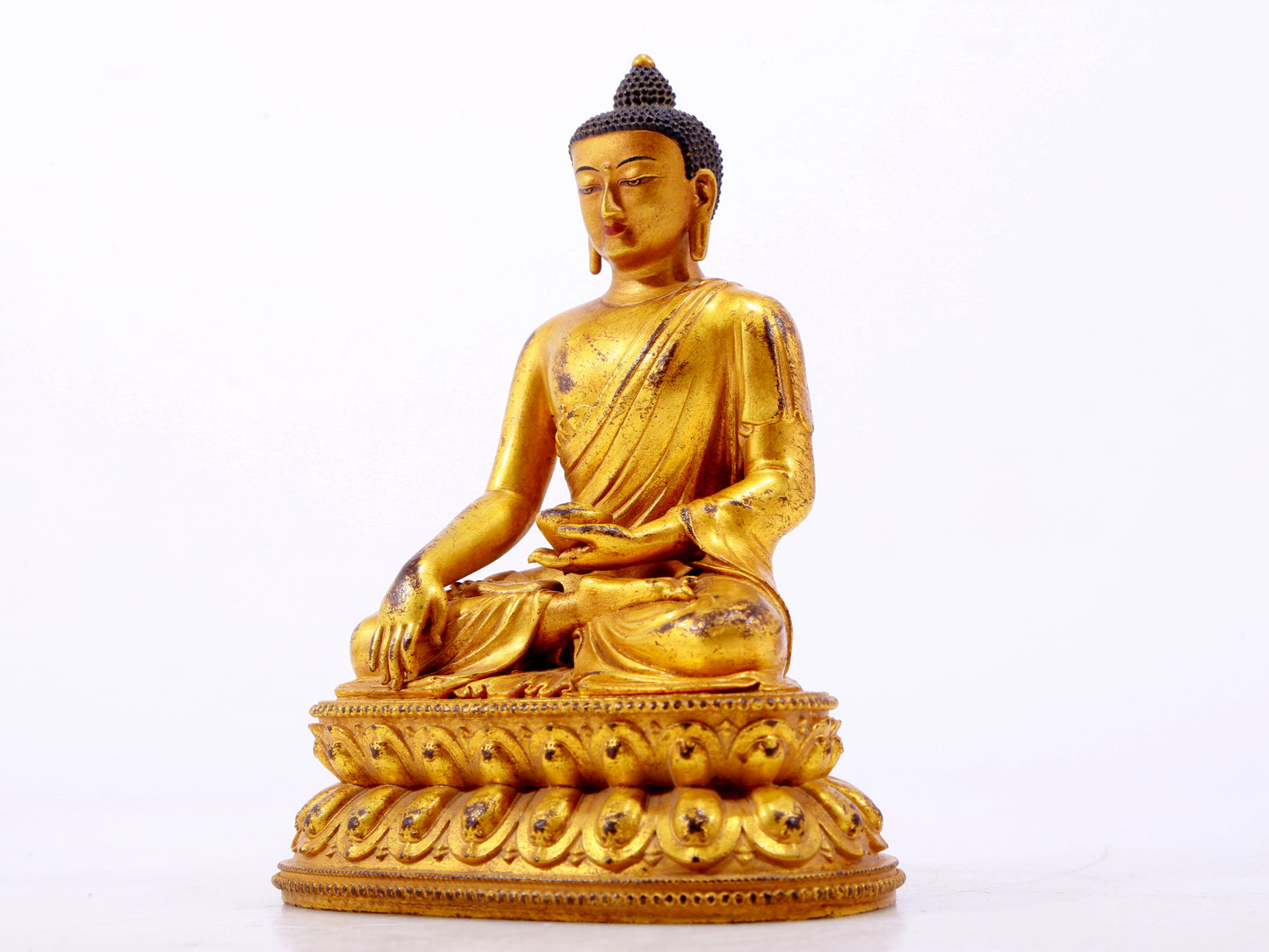 A majestic gilt bronze statue of Sakyamuni