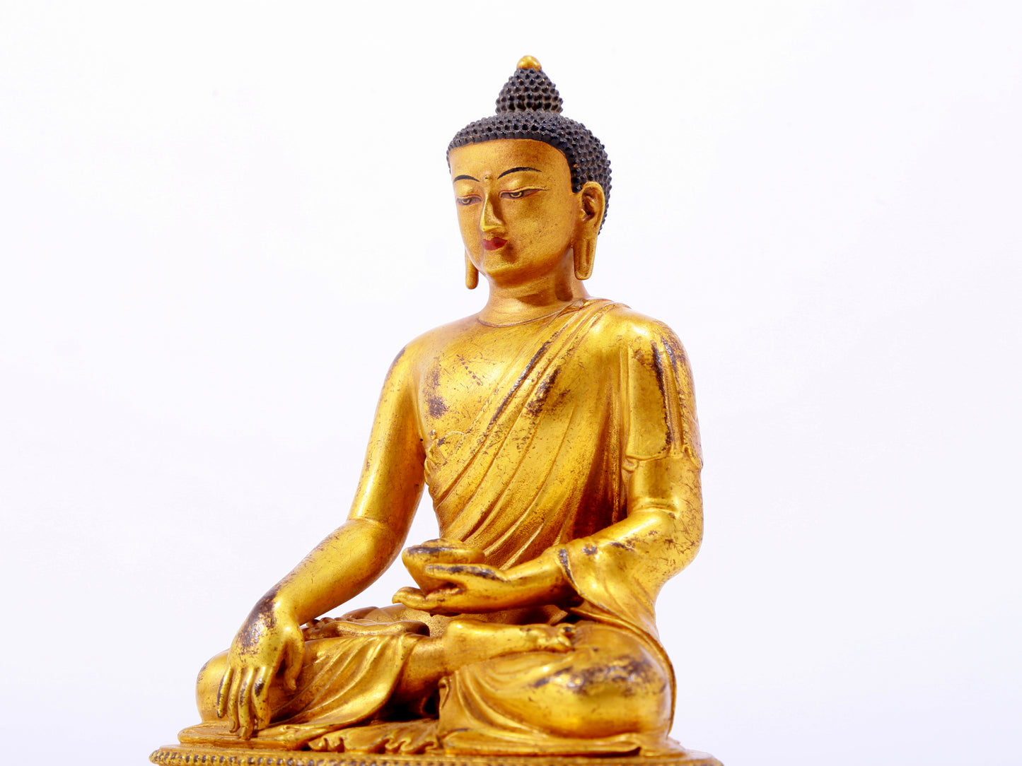 A majestic gilt bronze statue of Sakyamuni