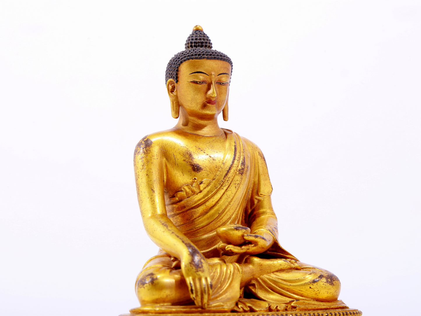 A majestic gilt bronze statue of Sakyamuni