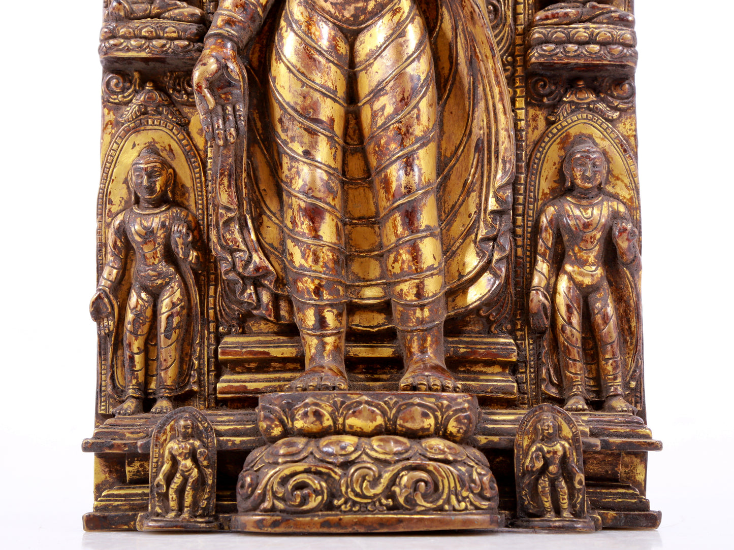 A majestic gilt bronze statue of Sakyamuni