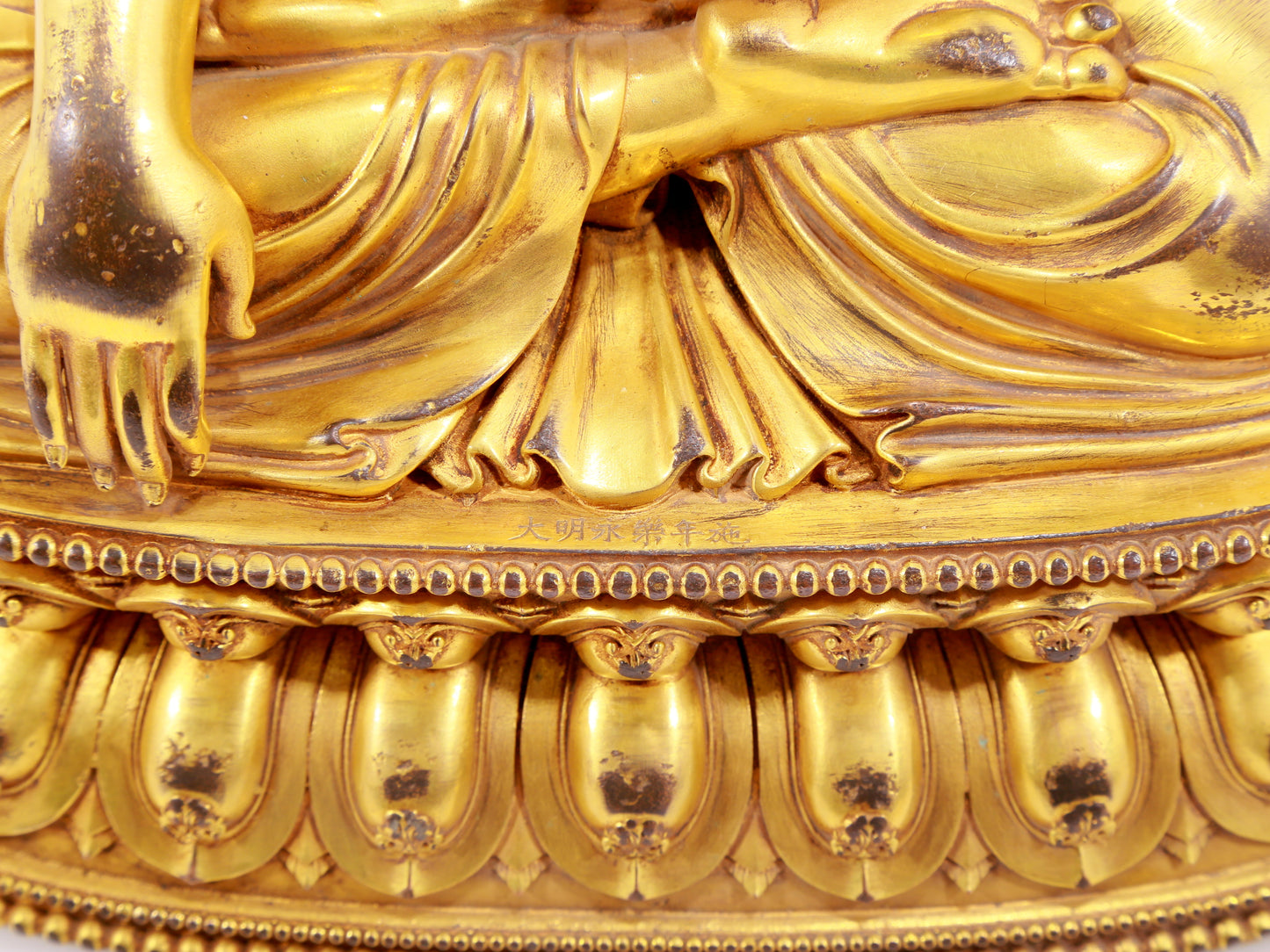 A majestic gilt bronze statue of Sakyamuni