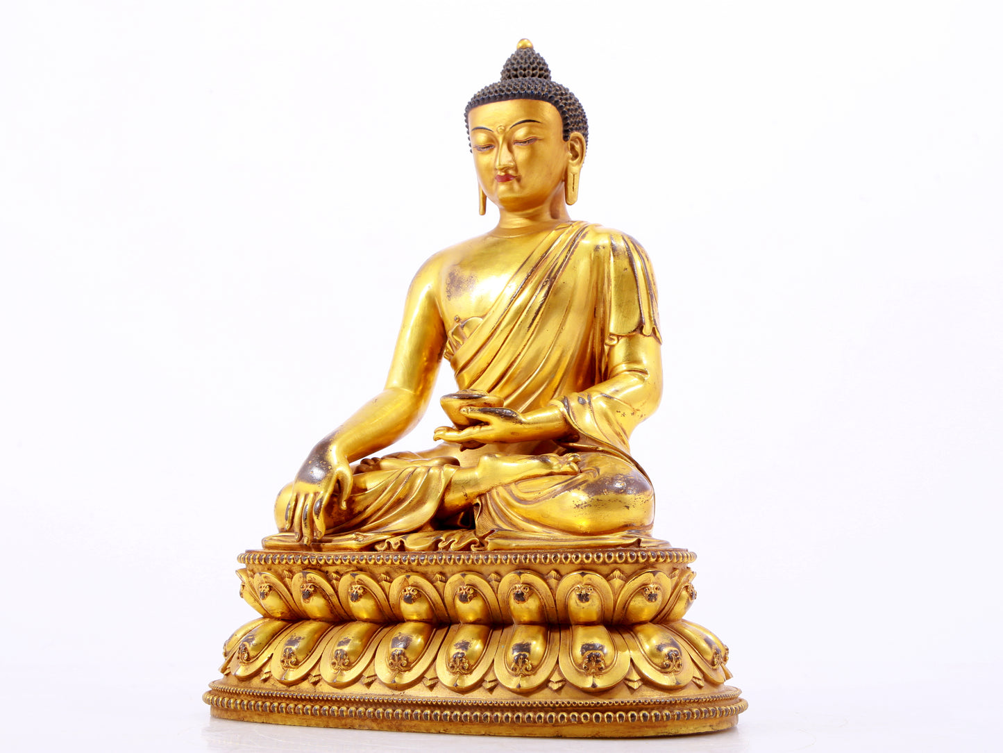 A majestic gilt bronze statue of Sakyamuni