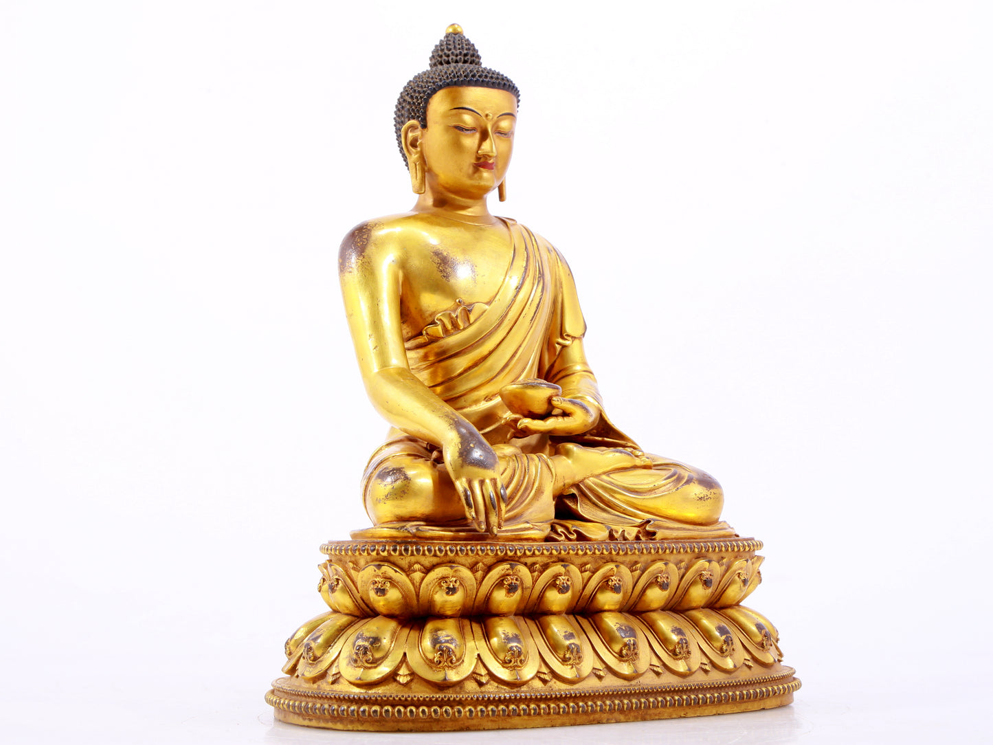 A majestic gilt bronze statue of Sakyamuni