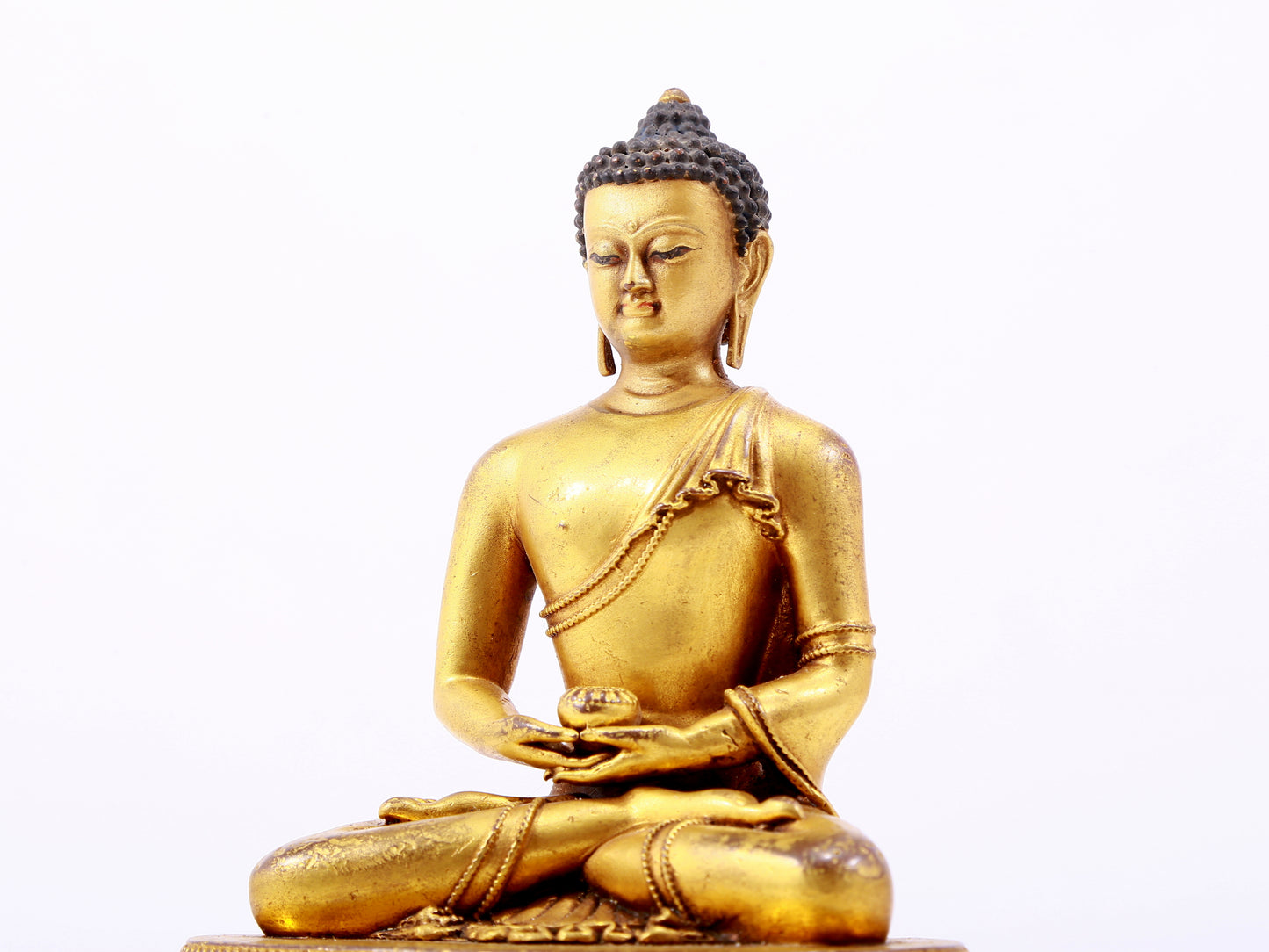 A majestic gilt bronze statue of Sakyamuni