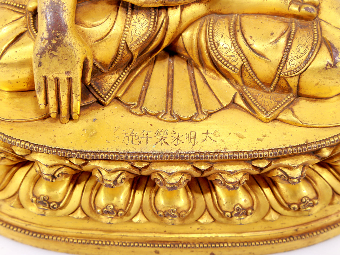 A solemn gilt bronze statue of Bodhisattva