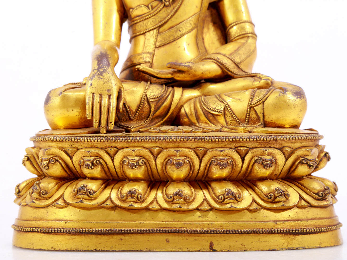 A solemn gilt bronze statue of Bodhisattva