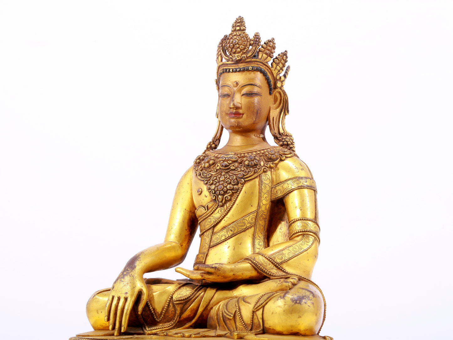 A solemn gilt bronze statue of Bodhisattva