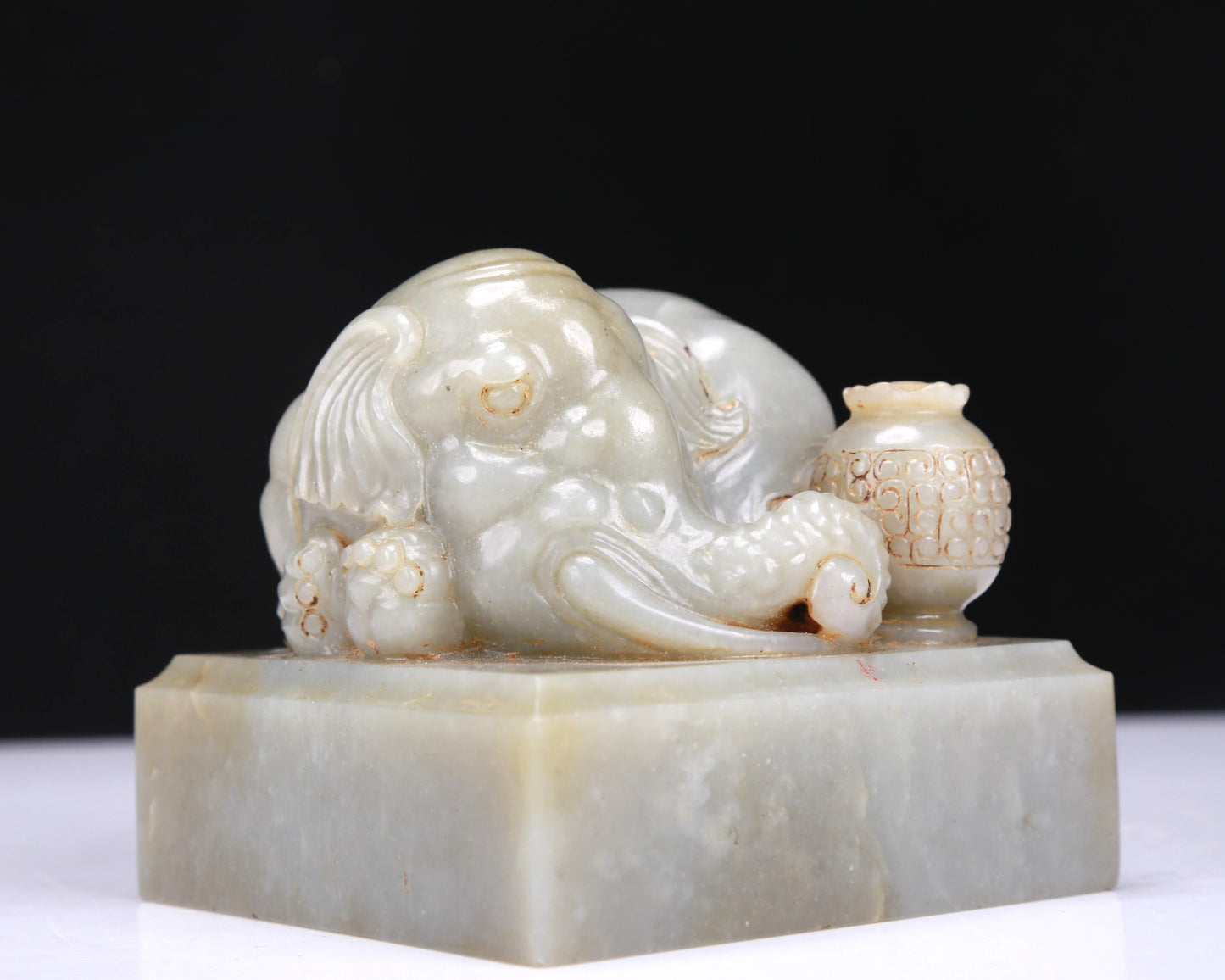 An Elaborate White Jade 'Elephant' Seal