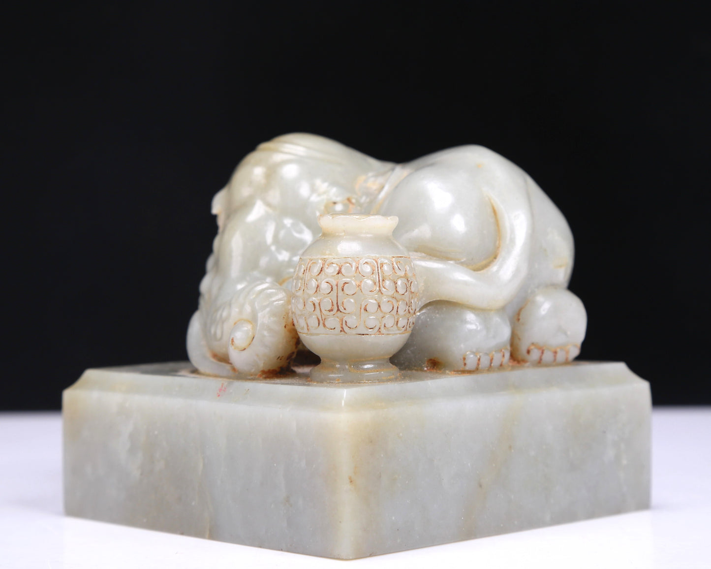 An Elaborate White Jade 'Elephant' Seal