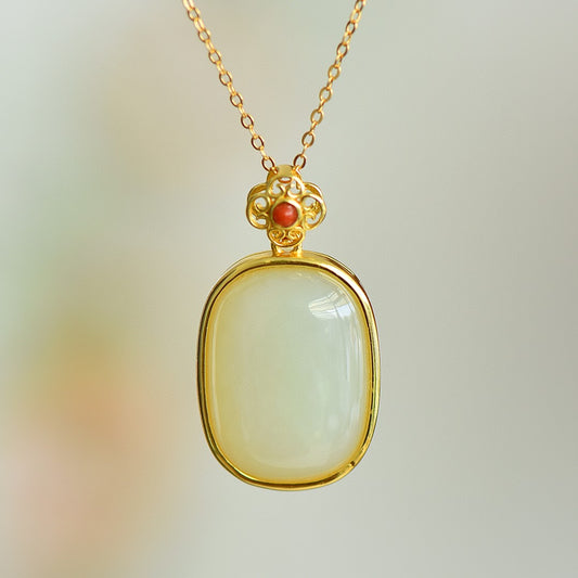 Gilt silver and Hetian jade egg noodles with southern red pendant