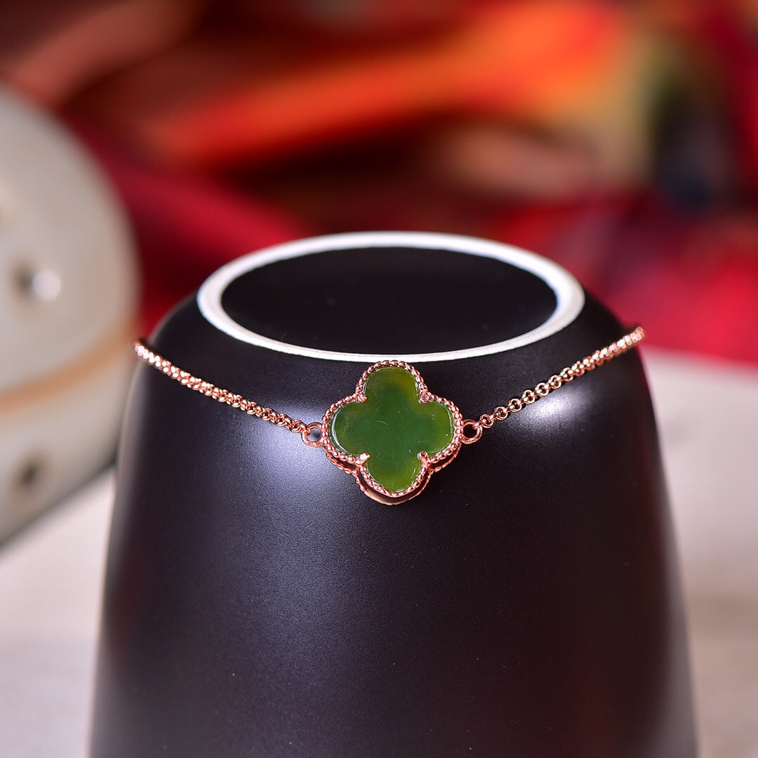 Gilt silver and Hetian jasper four-leaf clover bracelet