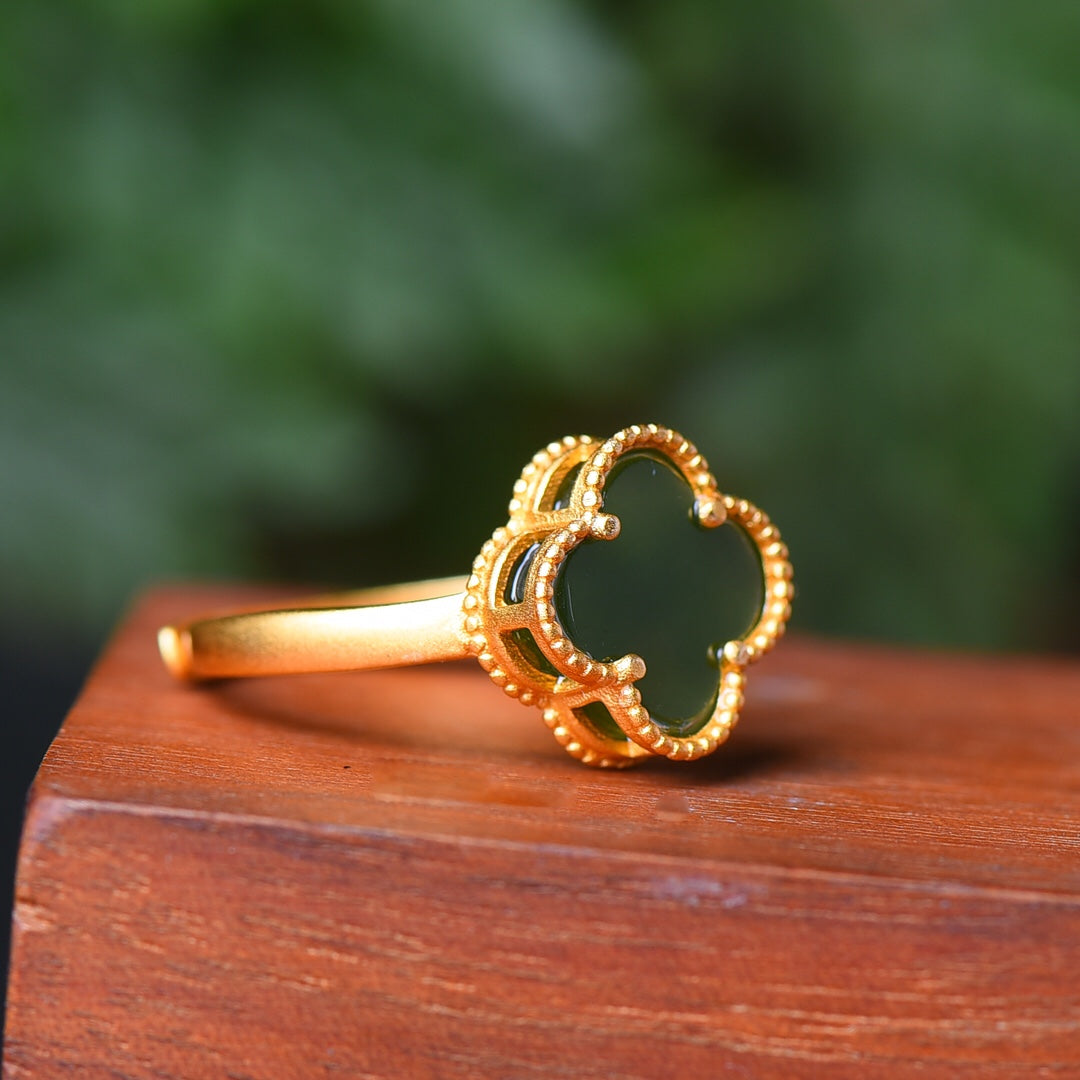 Gilt silver and Hetian jasper four-leaf clover ring