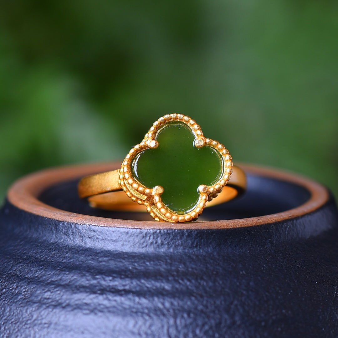 Gilt silver and Hetian jasper four-leaf clover ring