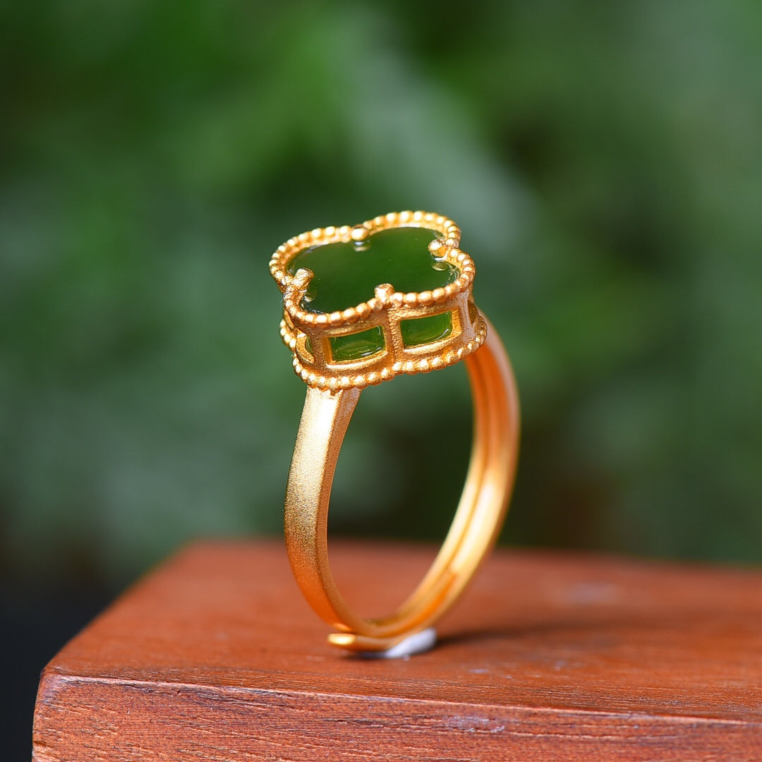 Gilt silver and Hetian jasper four-leaf clover ring