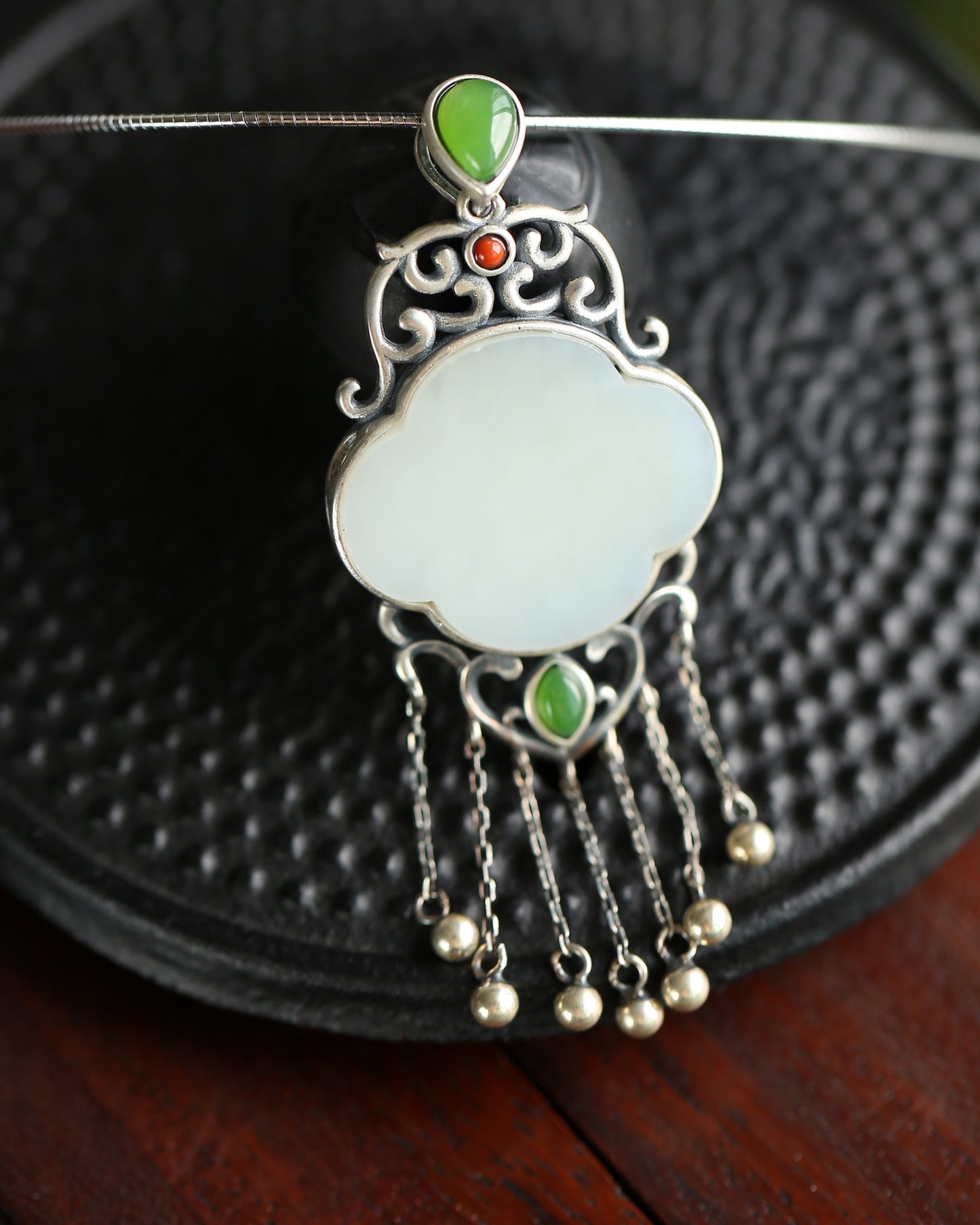 Silver inlaid Hetian jade pendant